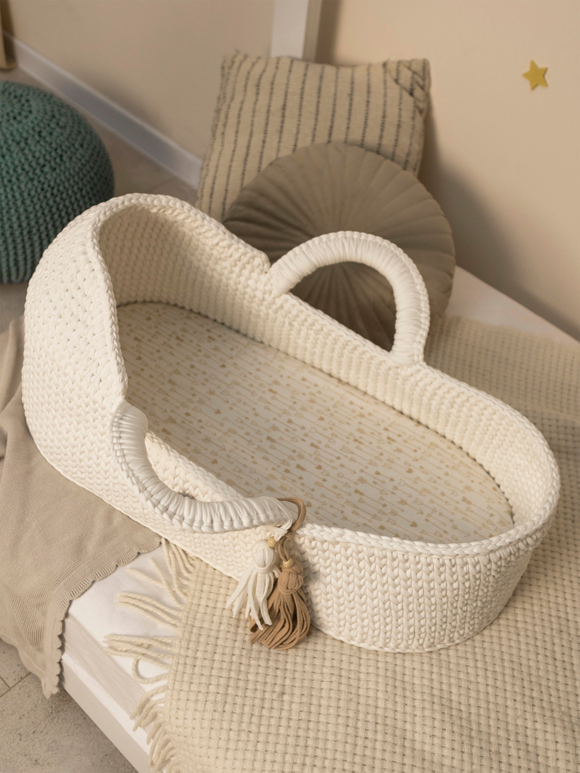 Anzy Home XL Moses Basket With Round Hood