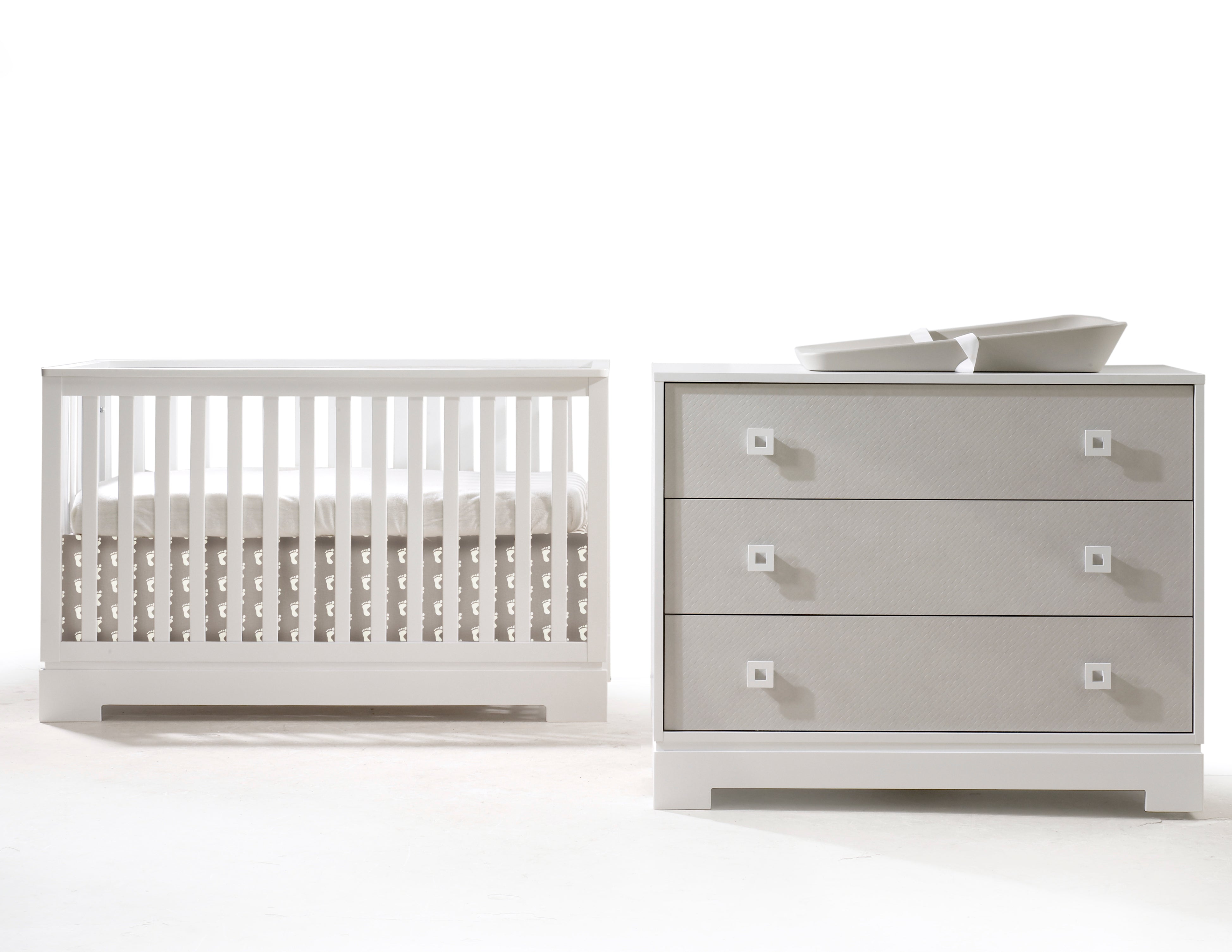 Tulip Olson Convertible Crib & 3 XL Drawer Set