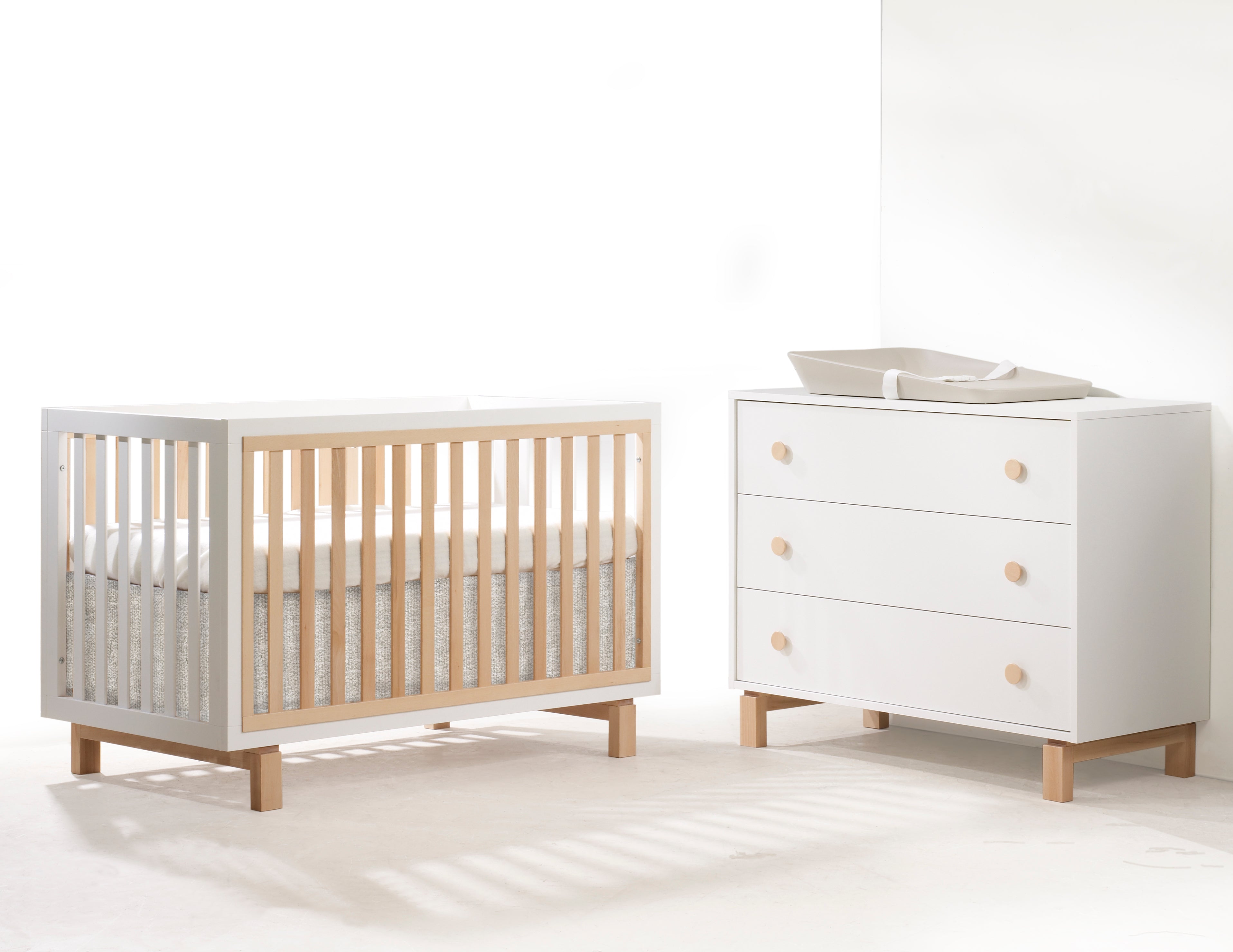 Tulip Bjorn Classic Crib & 3 Drawer Dresser XL Set