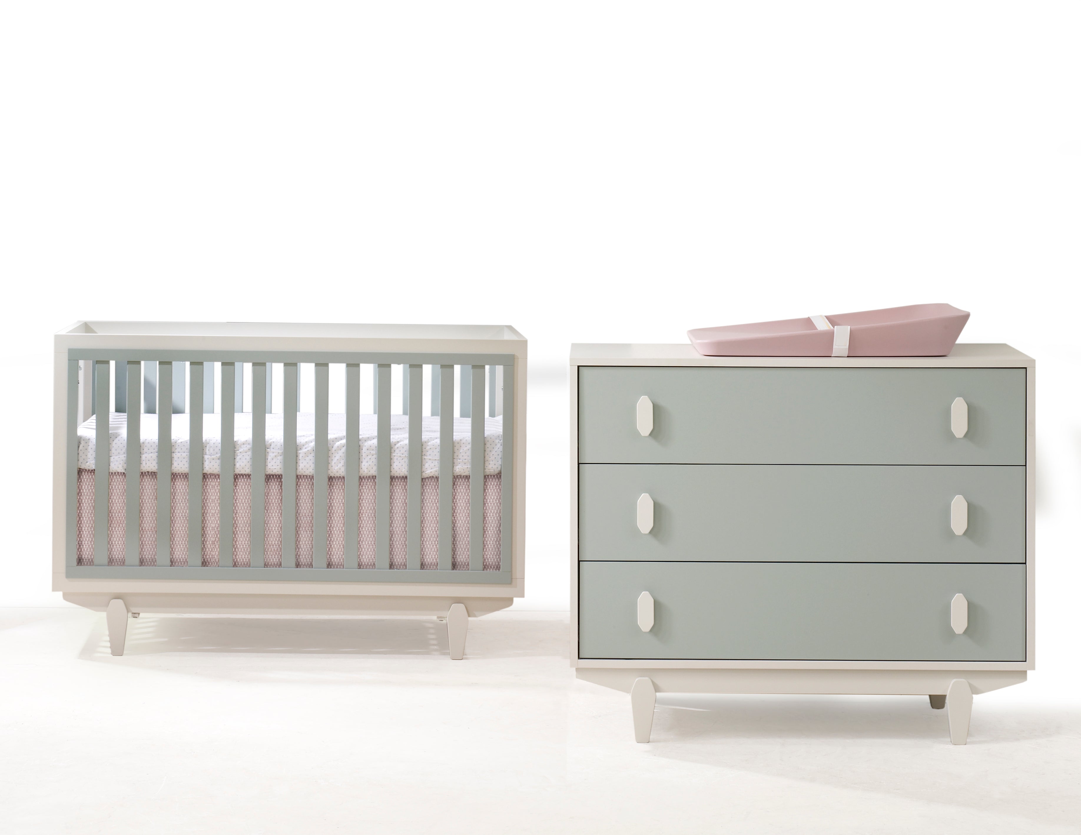 Tulip Tate Classic Convertible Crib & 3 Drawer Dresser Set